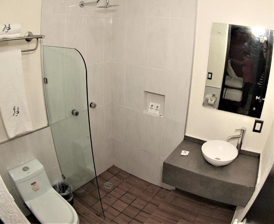 Hotel Jorge Alejandro กัวดาลาฮารา ภายนอก รูปภาพ