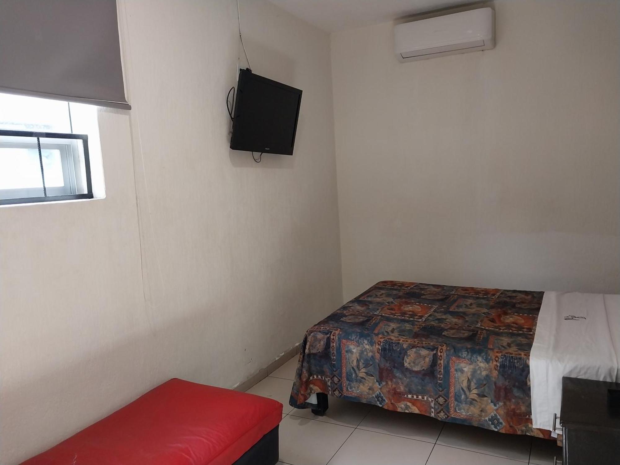 Hotel Jorge Alejandro กัวดาลาฮารา ภายนอก รูปภาพ