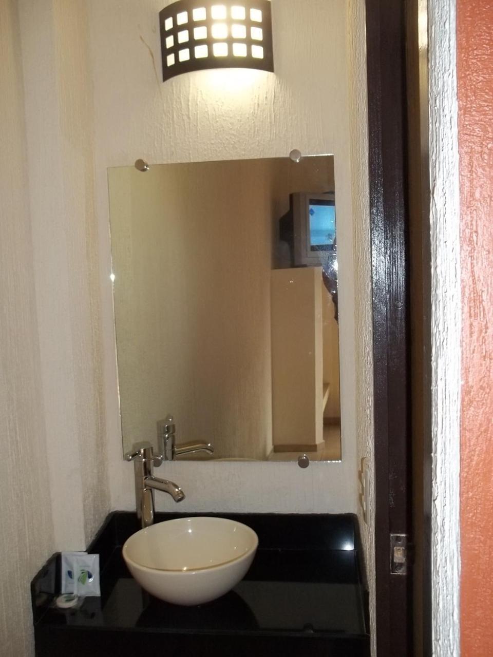 Hotel Jorge Alejandro กัวดาลาฮารา ภายนอก รูปภาพ